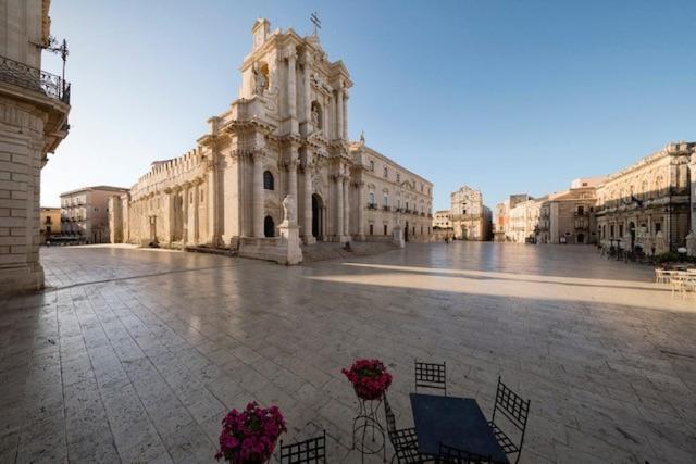 Appartement Ortigia Charme Piazza Duomo à Syracuse Extérieur photo